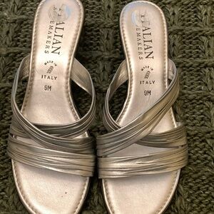 Grey/Silver size 9 Sandal, Excellent condition
